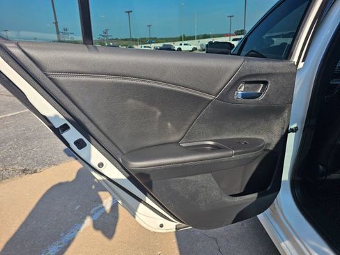 Used 2017 Honda Accord Sport image 33