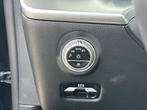 Used 2025 Mercedes-Benz C 300 4MATIC Sedan image 15