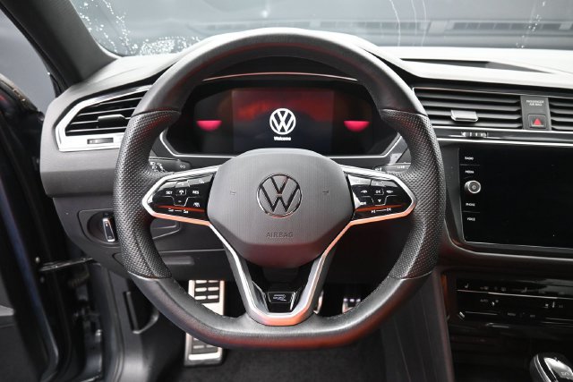 Used 2023 Volkswagen Tiguan SE R-Line FWD image 16