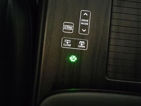 Used 2024 Nissan Ariya FWD image 59