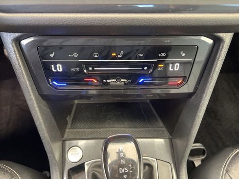 Used 2023 Volkswagen Tiguan SE FWD image 35
