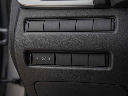 Used 2021 Nissan Rogue S image 22