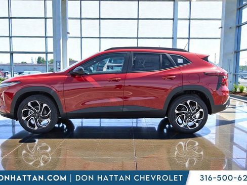 New 2026 Chevrolet Trax RS w/ Sunroof Package FWD image 2
