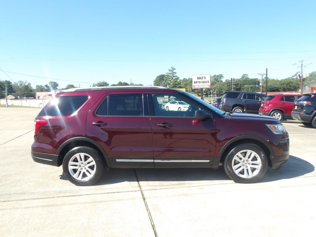 Used 2018 Ford Explorer XLT FWD image 5