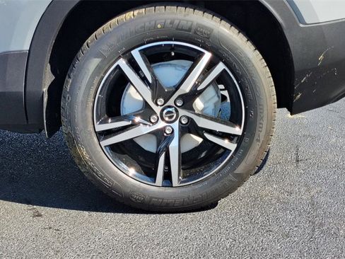 New 2026 Volvo XC40 B5 Core w/ Climate Package image 27