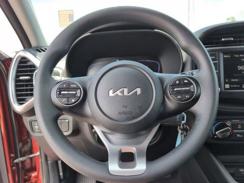 Used 2025 Kia Soul LX FWD image 23