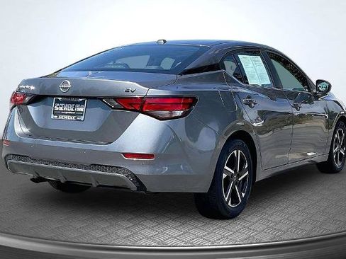 Used 2024 Nissan Sentra SV FWD image 2
