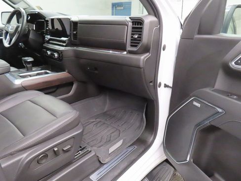 Used 2023 GMC Sierra 1500 SLT w/ SLT Premium Plus Package image 32