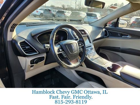 Used 2020 Lincoln Nautilus Reserve image 2