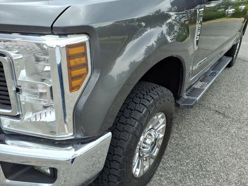 Used 2019 Ford F250 XLT w/ XLT Premium Package AWD/4WD image 9
