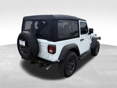 Used 2022 Jeep Wrangler Sport AWD/4WD image 2