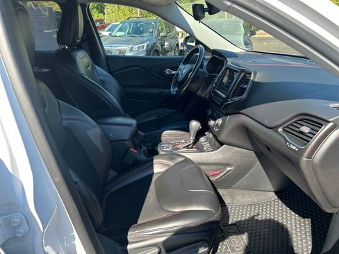 Used 2020 Jeep Cherokee Trailhawk w/ Cold Weather Group image 15