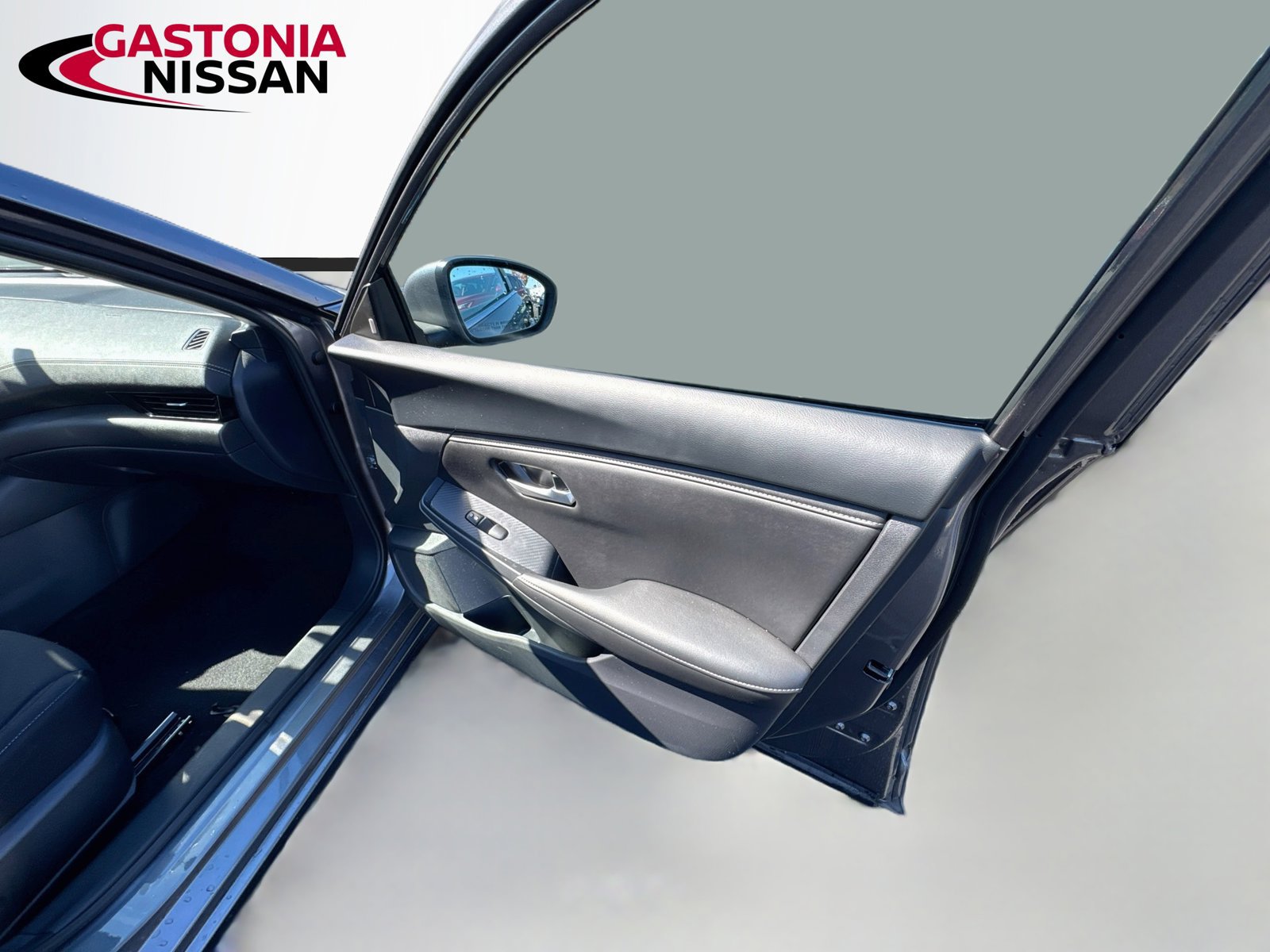 Used 2025 Nissan Sentra SV FWD image 37