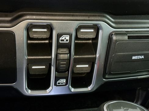 Used 2021 Jeep Wrangler Unlimited Sport image 24