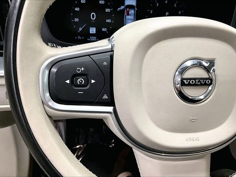 Used 2018 Volvo XC60 T5 Momentum w/ Vision Package image 24