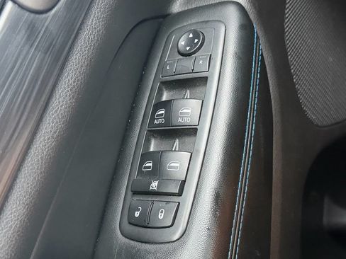 Used 2019 Jeep Grand Cherokee Laredo AWD/4WD image 31
