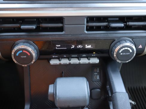 Used 2025 Toyota Tacoma SR5 image 30