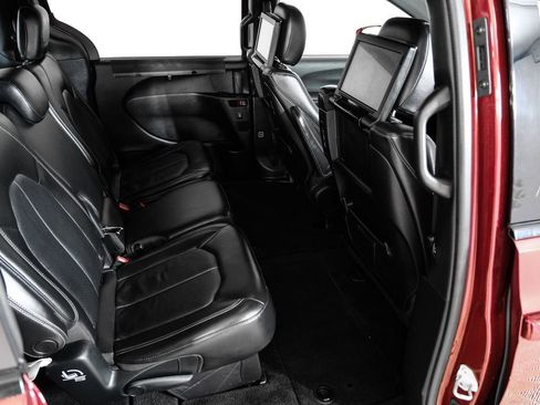 Used 2018 Chrysler Pacifica Touring-L Plus w/ Advanced Safetytec Group FWD image 44