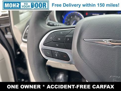 Used 2024 Chrysler Pacifica Touring-L image 13