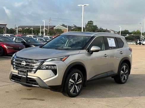 Certified 2024 Nissan Rogue SL w/ SL Premium Package FWD image 4