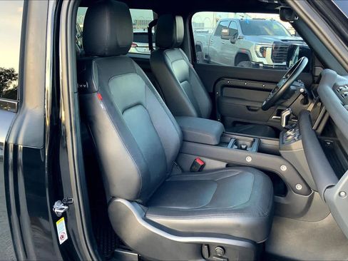 Used 2023 Land Rover Defender 90 X-Dynamic SE image 8