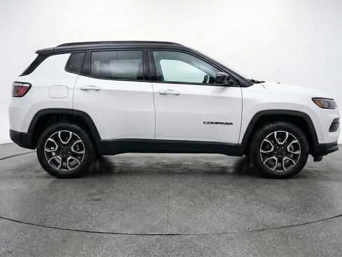 Used 2025 Jeep Compass Trailhawk image 11