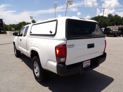 Used 2020 Toyota Tacoma SR image 5