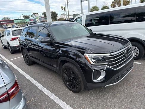 Certified 2024 Volkswagen Atlas SE image 3