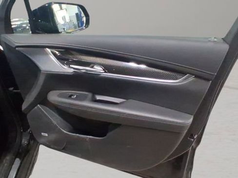 Used 2024 Cadillac XT6 Sport w/ LPO, Onyx Lite Package AWD/4WD image 19