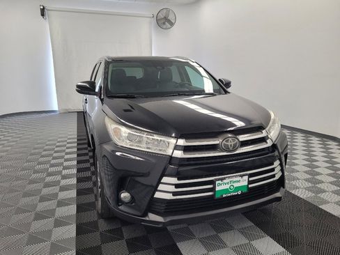 Used 2019 Toyota Highlander XLE AWD/4WD image 14