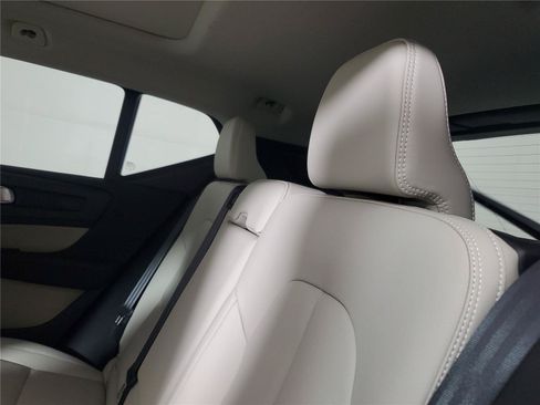 Certified 2026 Volvo XC40 B5 Plus AWD/4WD image 9