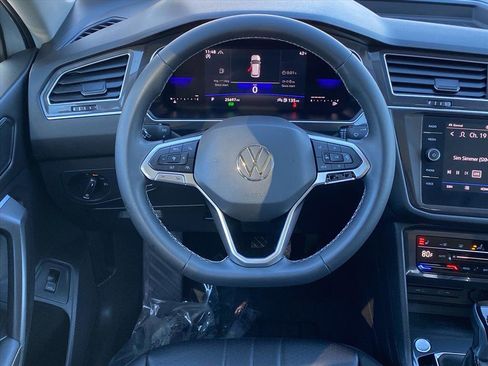 Certified 2022 Volkswagen Tiguan SE image 5