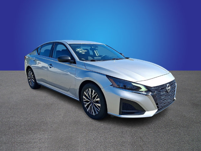 Used 2025 Nissan Altima 2.5 SV FWD image 3