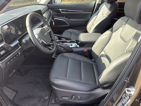 New 2025 Kia Telluride S image 10