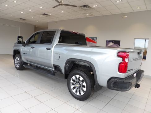 Used 2024 Chevrolet Silverado 2500 Custom w/ Custom Value Package AWD/4WD image 6