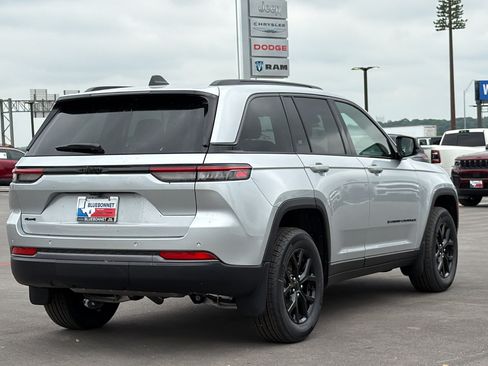 New 2026 Jeep Grand Cherokee Altitude AWD/4WD image 5