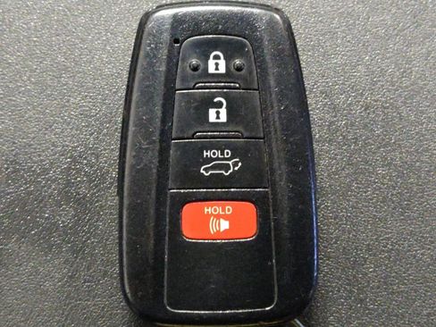 Used 2021 Toyota Highlander XLE FWD image 32