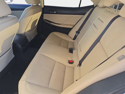 Used 2016 Lexus IS 300 AWD image 15