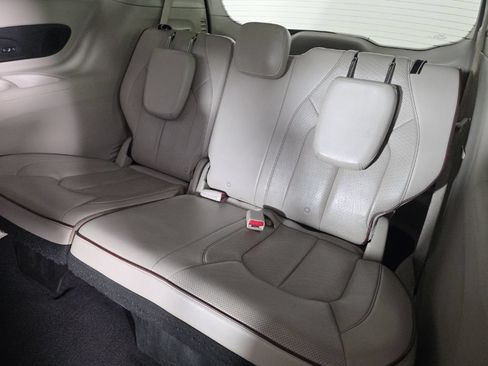Used 2018 Chrysler Pacifica Limited FWD image 30