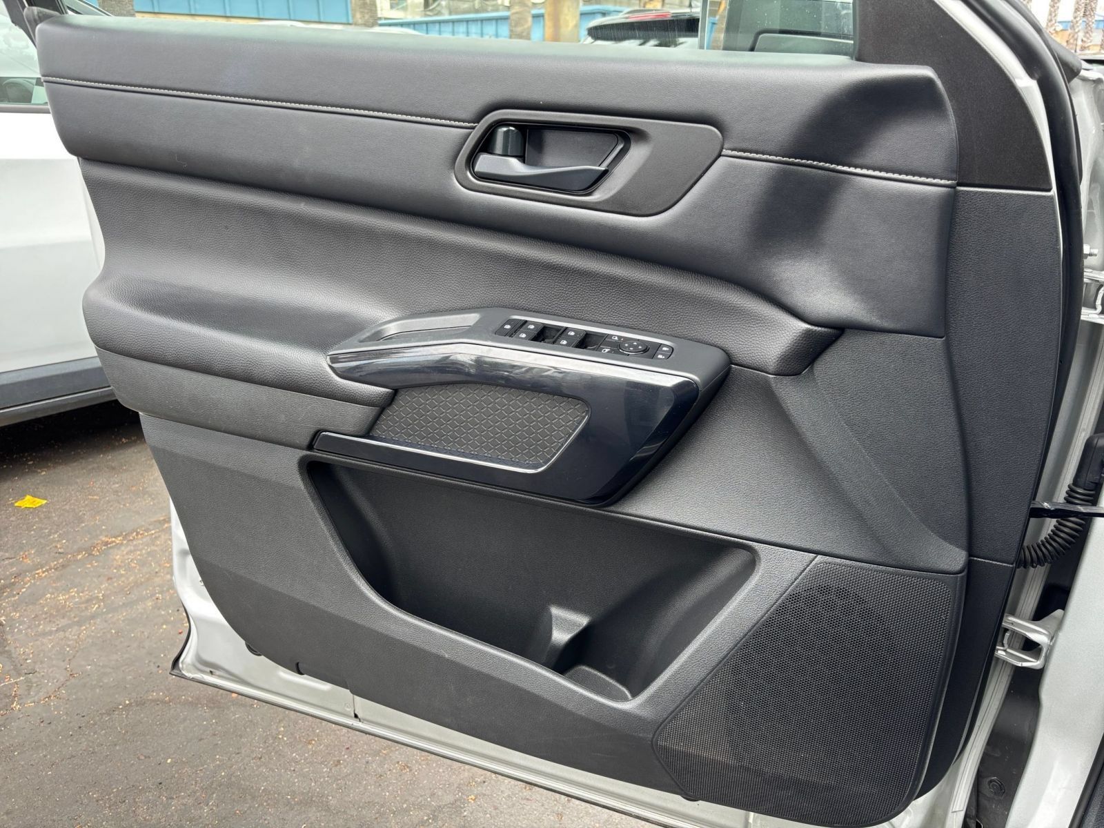 Used 2025 Nissan Pathfinder SV FWD image 18
