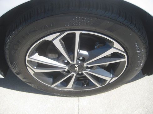 Used 2023 Kia Forte LXS w/ LXS Technology Package FWD image 9