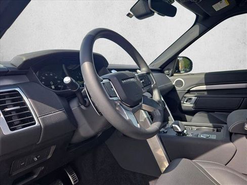Certified 2025 Land Rover Discovery Dynamic SE AWD/4WD image 11