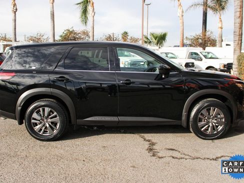 Used 2024 Nissan Pathfinder S image 11