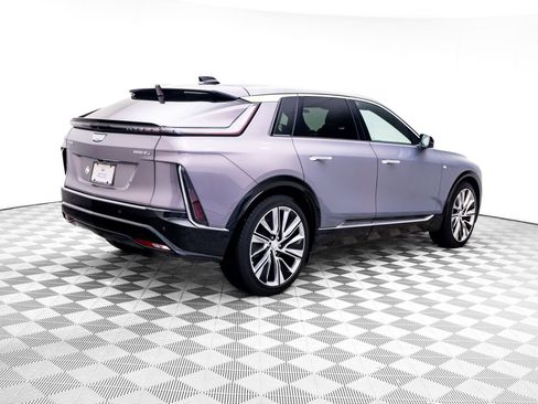 Certified 2025 Cadillac Lyriq Luxury w/ LPO, Floor Liner Package AWD/4WD image 5