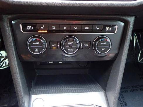 Used 2021 Volkswagen Tiguan SE image 18