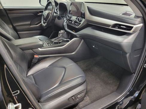 Used 2024 Toyota Highlander XLE AWD/4WD image 42