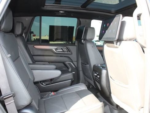 Used 2025 GMC Yukon Denali w/ Denali Reserve Package AWD/4WD image 19