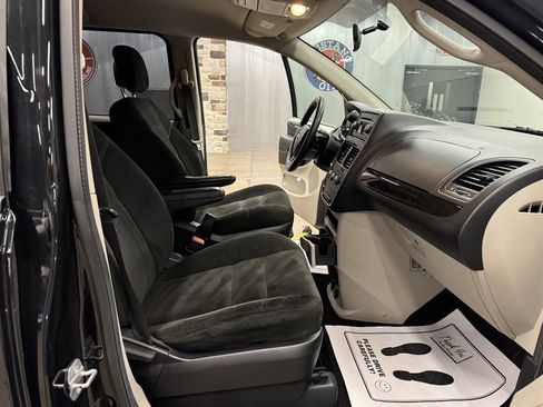 Used 2016 Dodge Grand Caravan American Value Package image 33