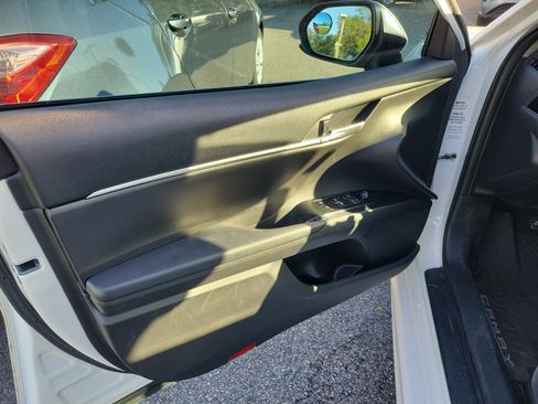 Used 2020 Toyota Camry SE image 28