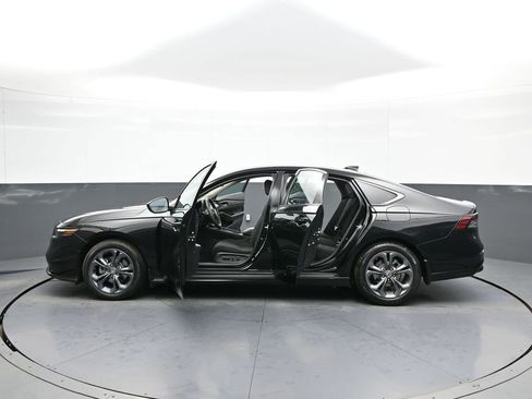 Certified 2023 Honda Accord EX image 40